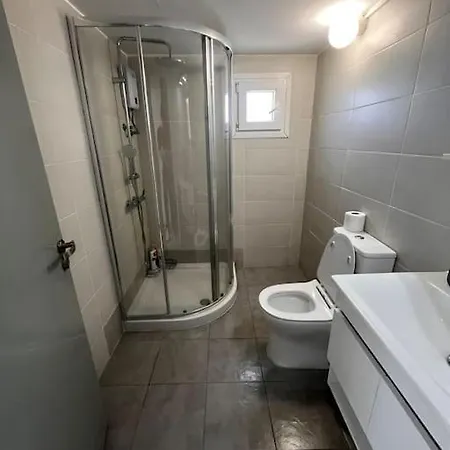 Floor Flat In 2 Nicósia